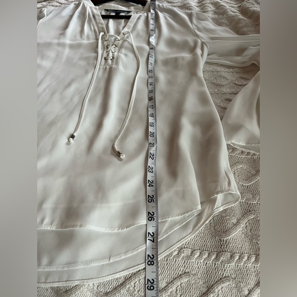 White House Black Market Bell Sleeve Flowy Rich White Blouse Women’s Size 8 - Picture 14 of 16